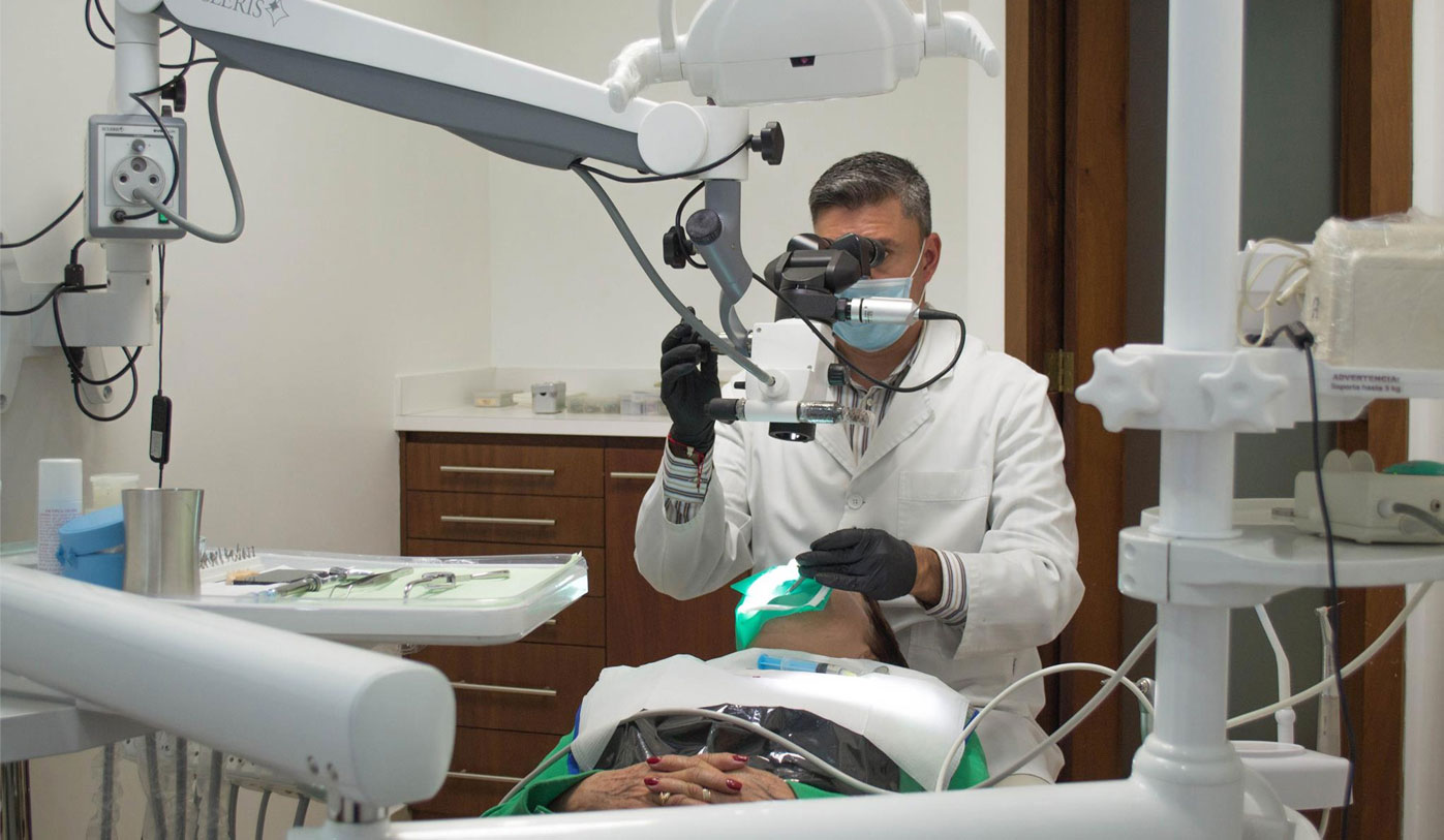 Dr. Raúl Aponte, formación en odontología