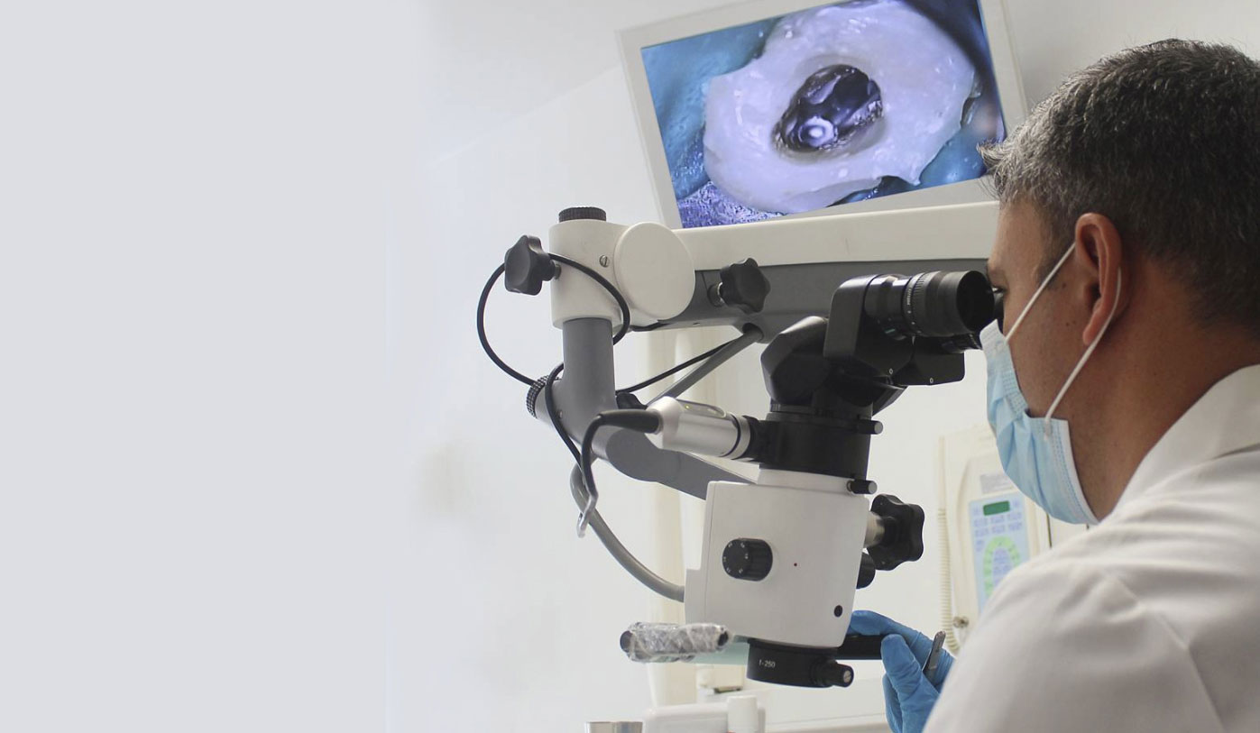 Dr. Raúl Aponte, especialista en endodoncia quito